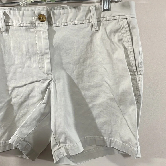 Talbots Girlfriend Chino Short Khaki 8P - Picture 3 of 14